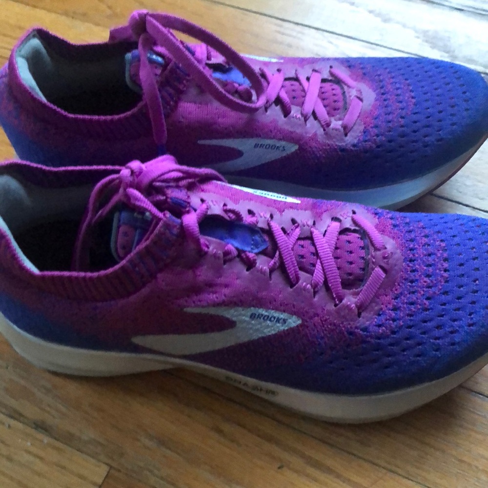 Brooks Levitate size 7m women’s running sneakers